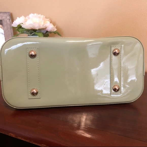 Louis Vuitton Alma - Picture 7 of 16